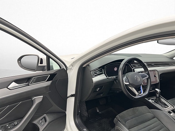 Volkswagen Passat 11 of 30
