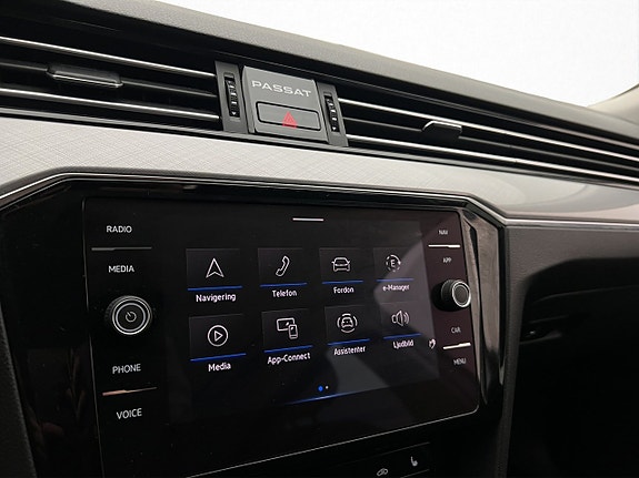 Volkswagen Passat 26 of 30