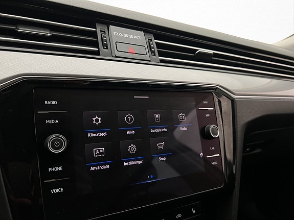 Volkswagen Passat 27 of 30