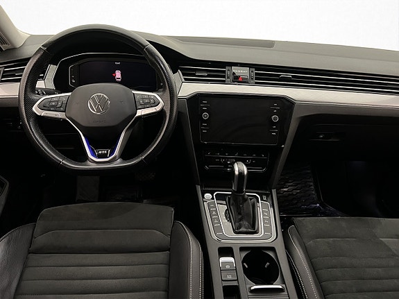 Volkswagen Passat 13 of 30