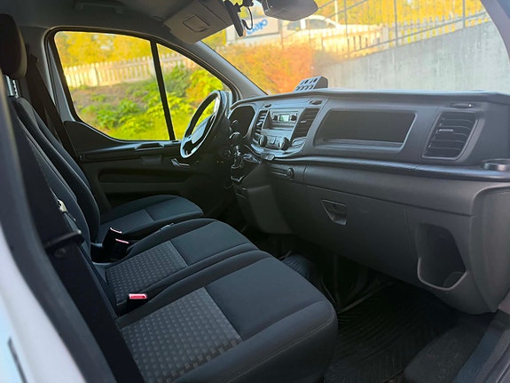 Ford Transit Custom 6 of 8