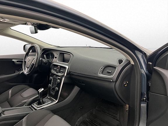 Volvo V40 14 of 29