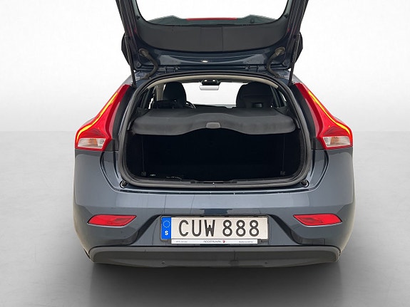 Volvo V40 25 of 29