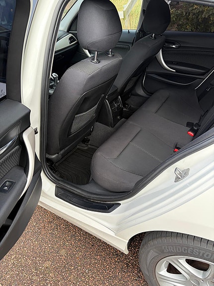 BMW 116i 3 of 5