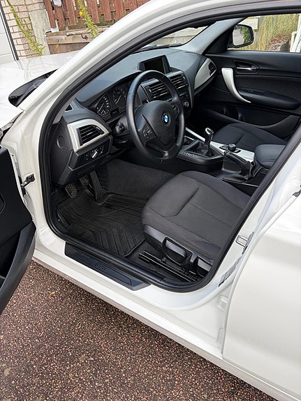 BMW 116i 4 of 5