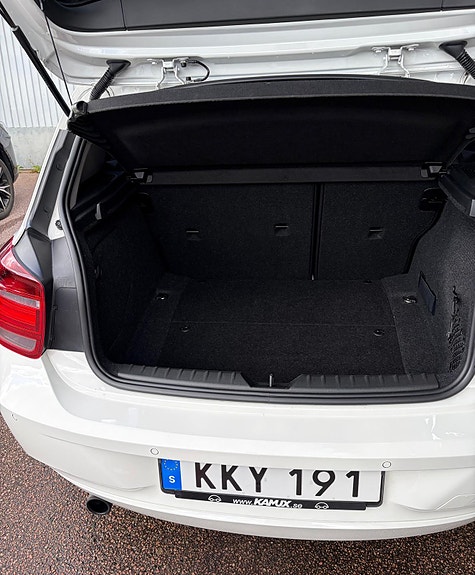 BMW 116i 2 of 5