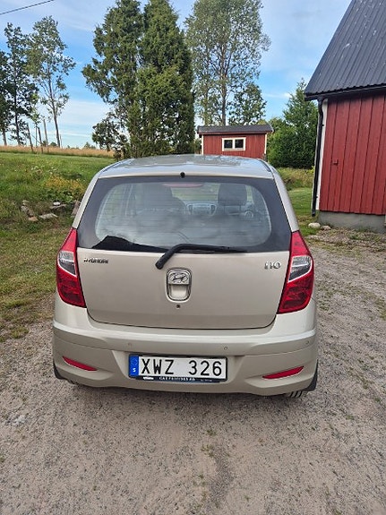 Hyundai i10 2 of 9