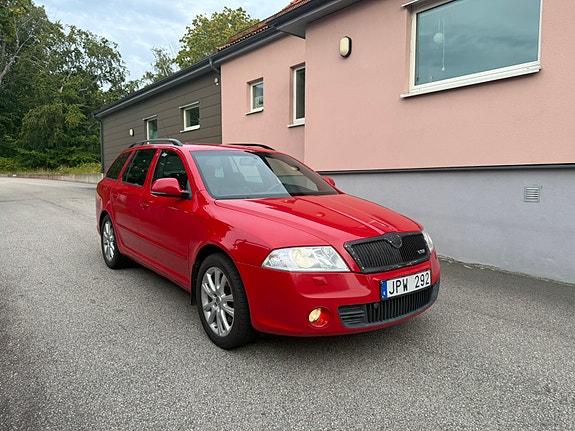 Skoda Octavia 2 of 11