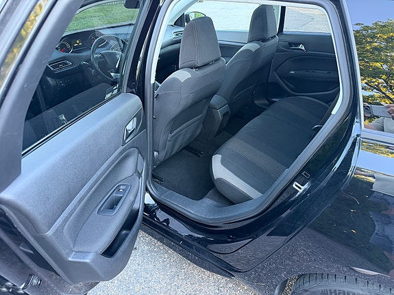 Peugeot 308 SW 8 of 8
