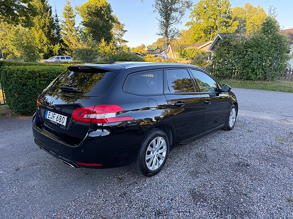 Peugeot 308 SW 3 of 8