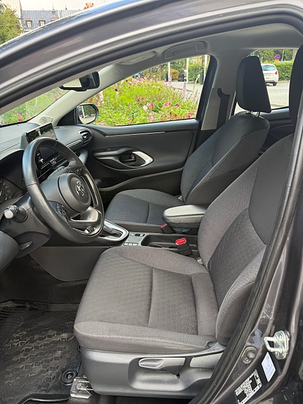 Toyota Yaris 5 of 16