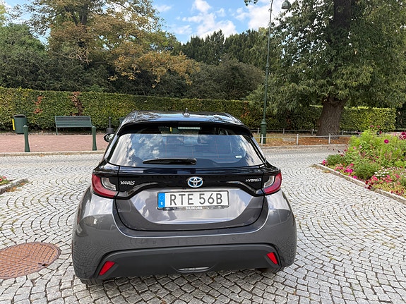 Toyota Yaris 3 of 16
