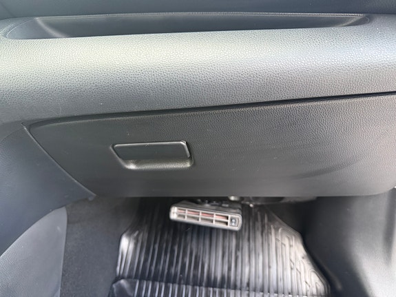 Toyota Yaris 12 of 16