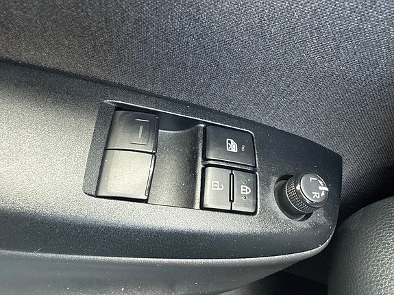 Toyota Yaris 14 of 16