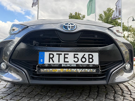 Toyota Yaris 8 of 16