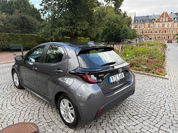 Toyota Yaris 6 of 16