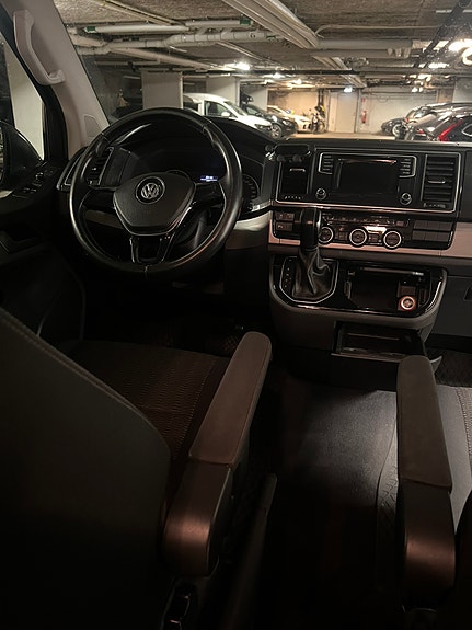 Volkswagen Multivan 10 of 18