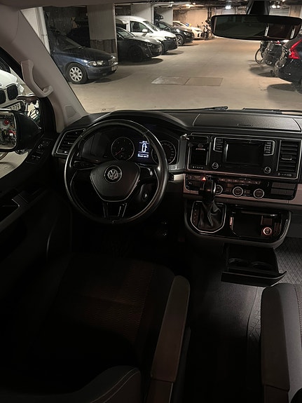 Volkswagen Multivan 9 of 18