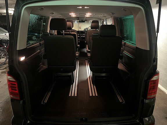Volkswagen Multivan 12 of 18