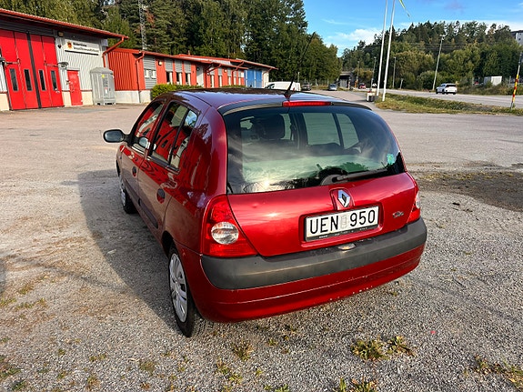 Renault Clio 3 of 7