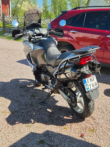 Honda XL1000VA Varadero 2 of 6