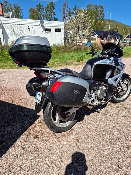 Honda XL1000VA Varadero 3 of 6