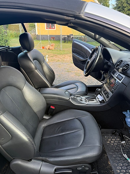 Mercedes-Benz CLK200 3 of 7