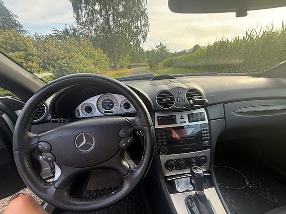 Mercedes-Benz CLK200 4 of 7
