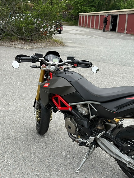 Aprilia DORSODURO 750 FACTORY A2 2 of 5