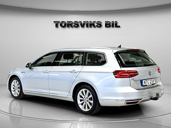 Volkswagen Passat 3 of 30