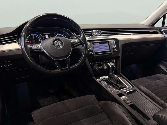 Volkswagen Passat 11 of 30