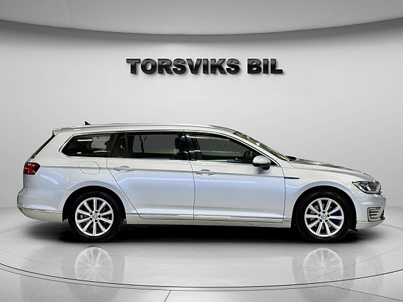 Volkswagen Passat 6 of 30