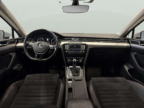 Volkswagen Passat 9 of 30