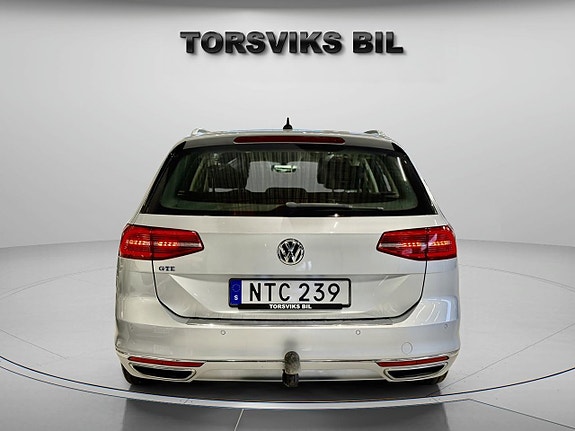 Volkswagen Passat 4 of 30