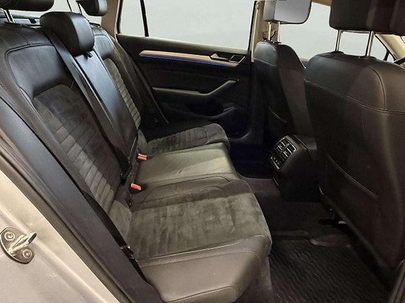 Volkswagen Passat 14 of 30