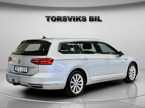 Volkswagen Passat 5 of 30