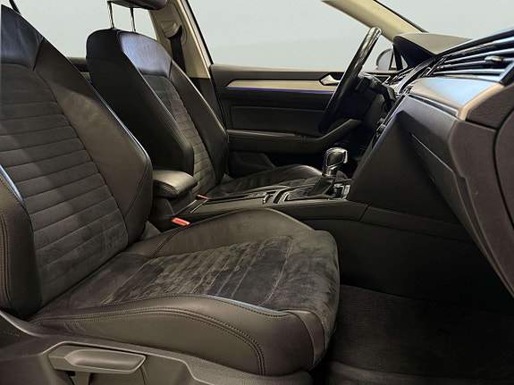Volkswagen Passat 12 of 30