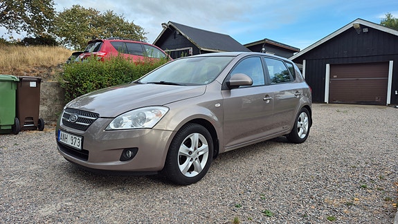 Kia Ceed 2 of 23