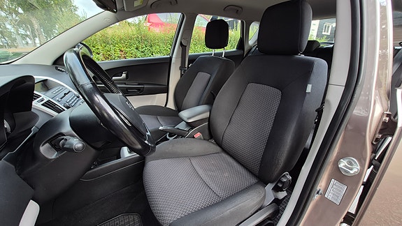 Kia Ceed 10 of 23