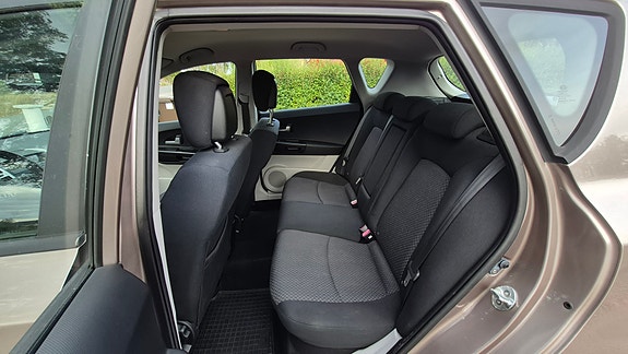 Kia Ceed 12 of 23