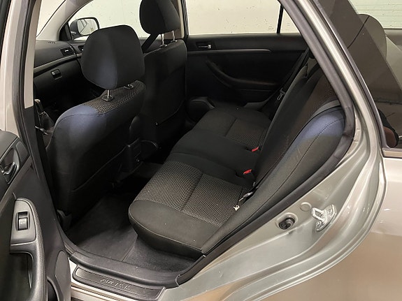 Toyota Avensis 8 of 8