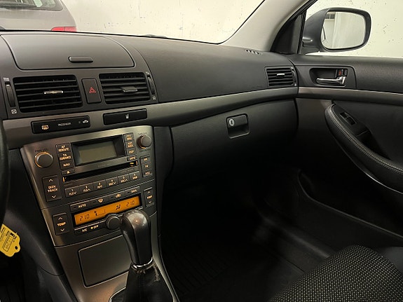 Toyota Avensis 7 of 8