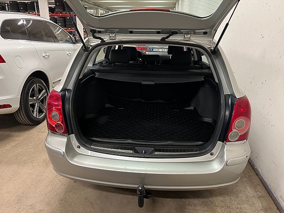 Toyota Avensis 4 of 8