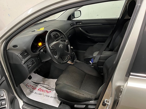 Toyota Avensis 5 of 8