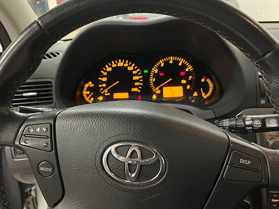 Toyota Avensis 6 of 8