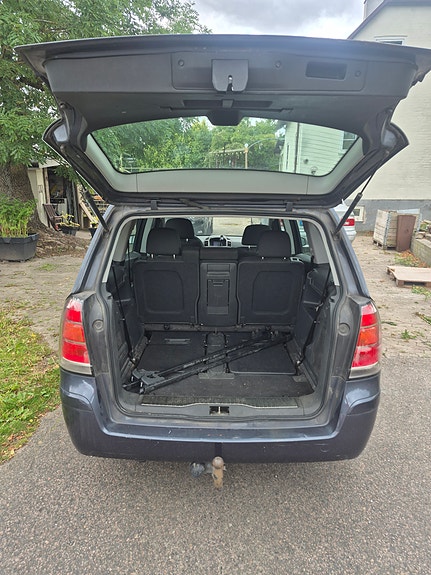 Opel Zafira 4 of 11
