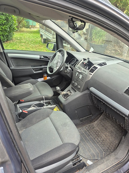 Opel Zafira 8 of 11