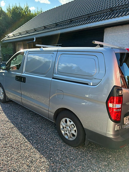 Hyundai H-1 2 of 5