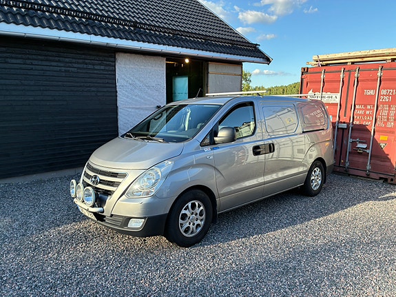 Hyundai H-1 3 of 5