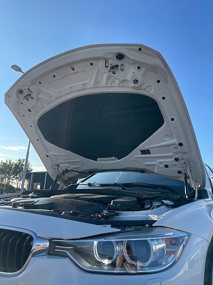 BMW 318d 9 of 13